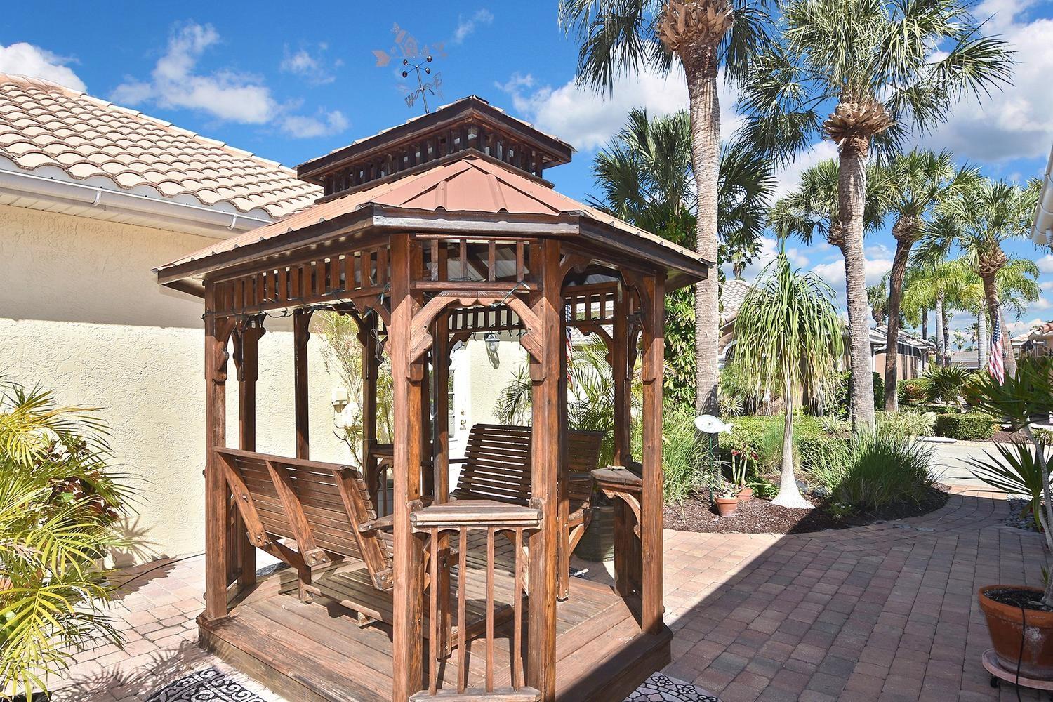 THE COURTYARDS OF VENICE - Residential