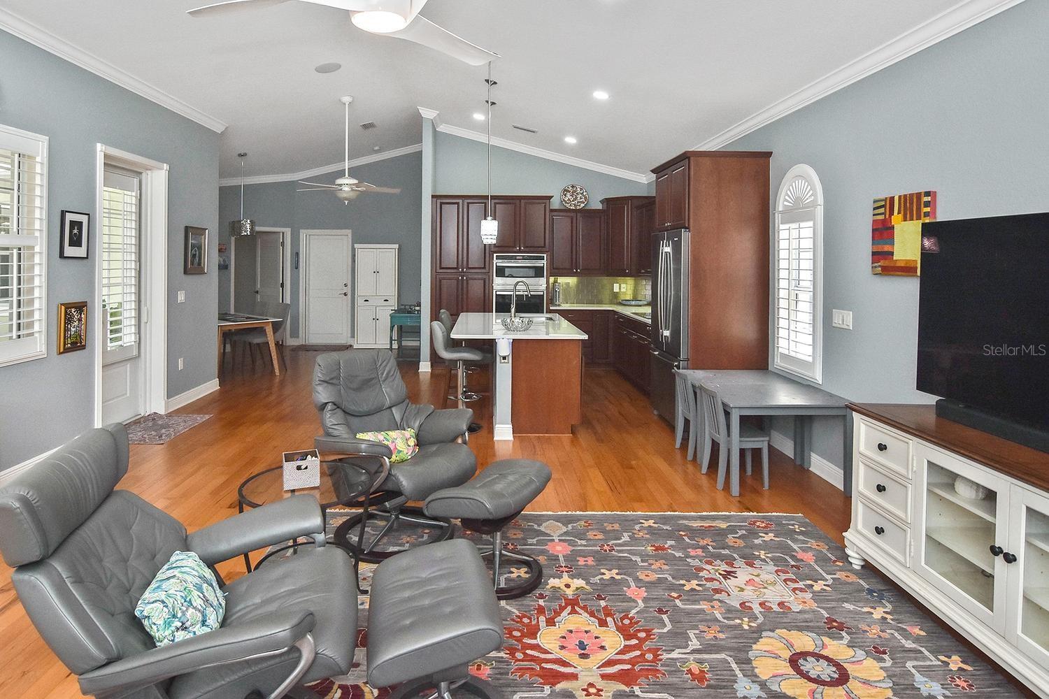 THE COURTYARDS OF VENICE - Residential