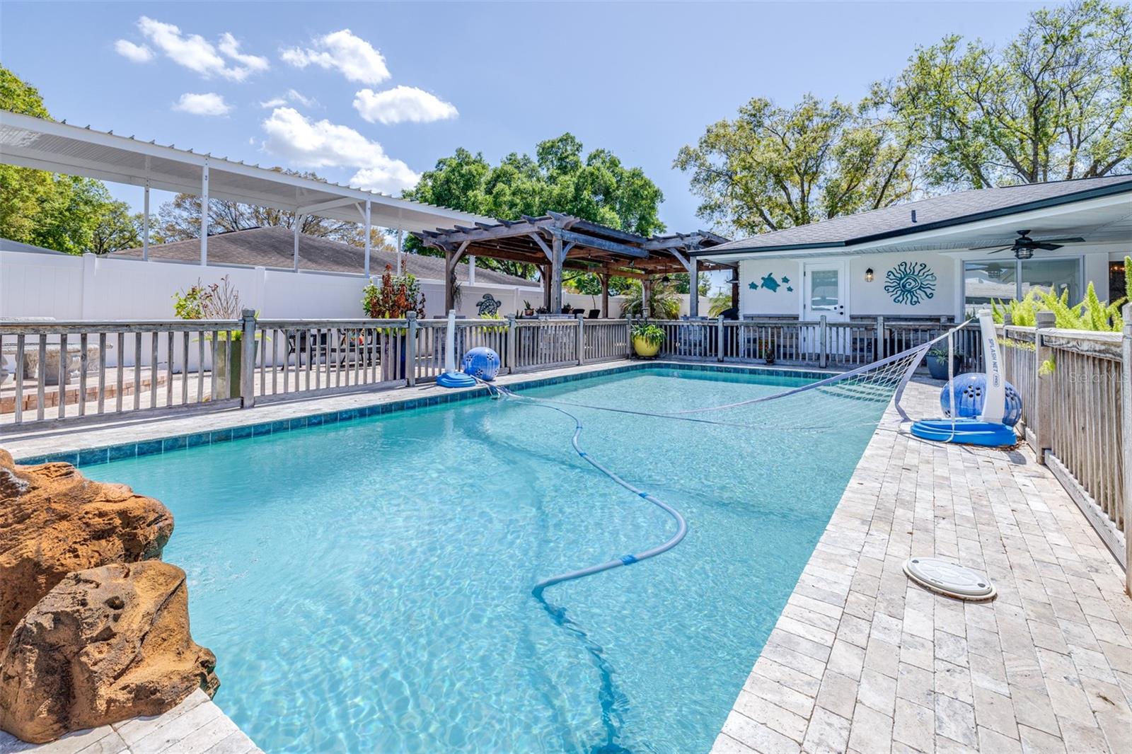 ELOISE WOODS LAKE MARIAM UNIT - Residential