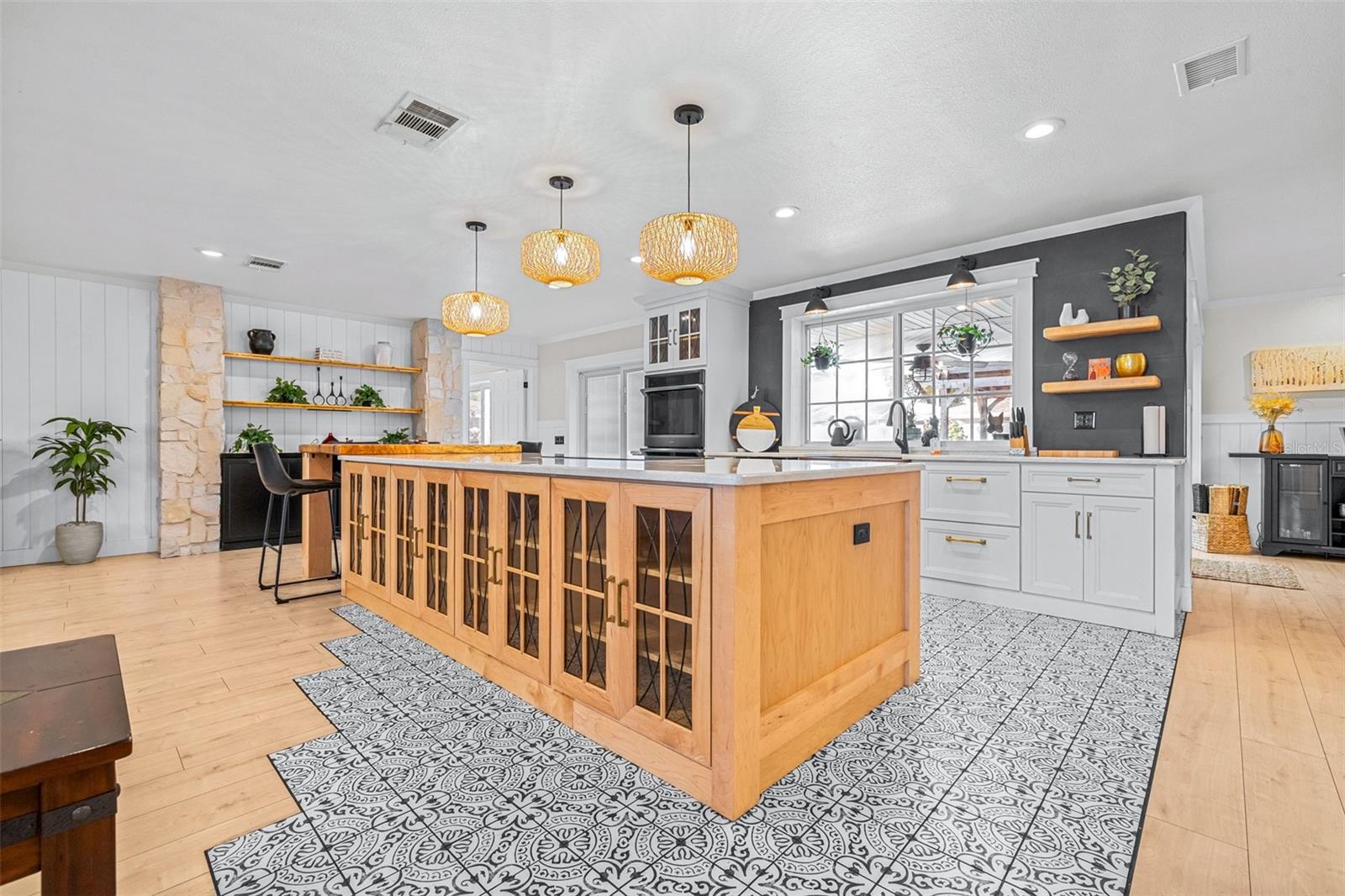 ELOISE WOODS LAKE MARIAM UNIT - Residential