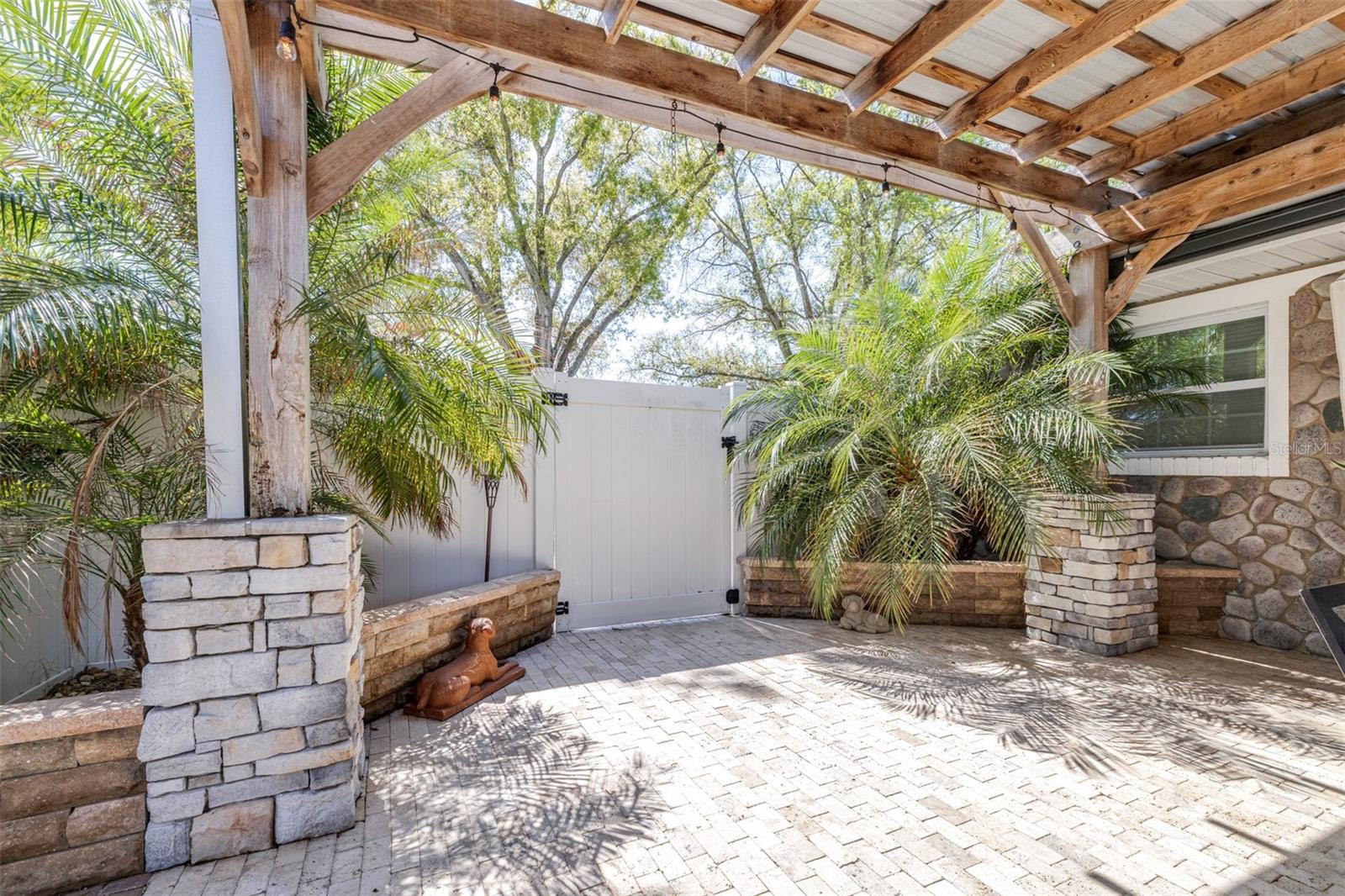 ELOISE WOODS LAKE MARIAM UNIT - Residential