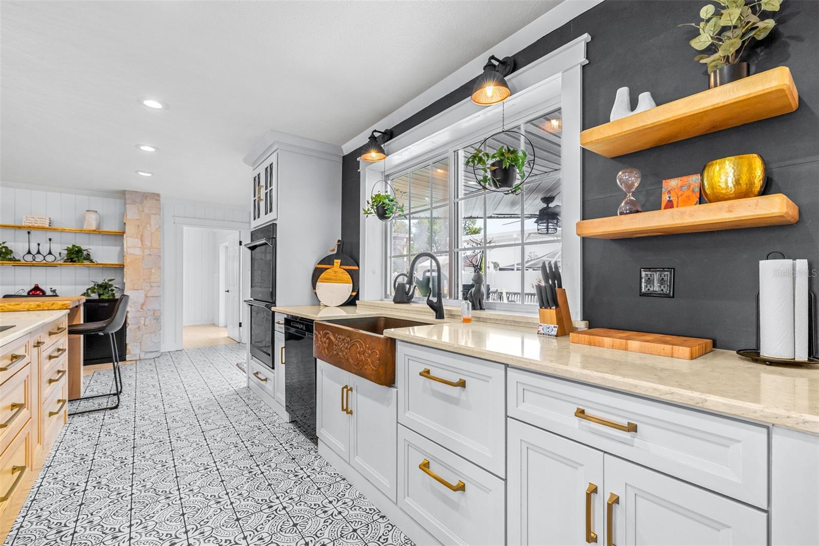 ELOISE WOODS LAKE MARIAM UNIT - Residential