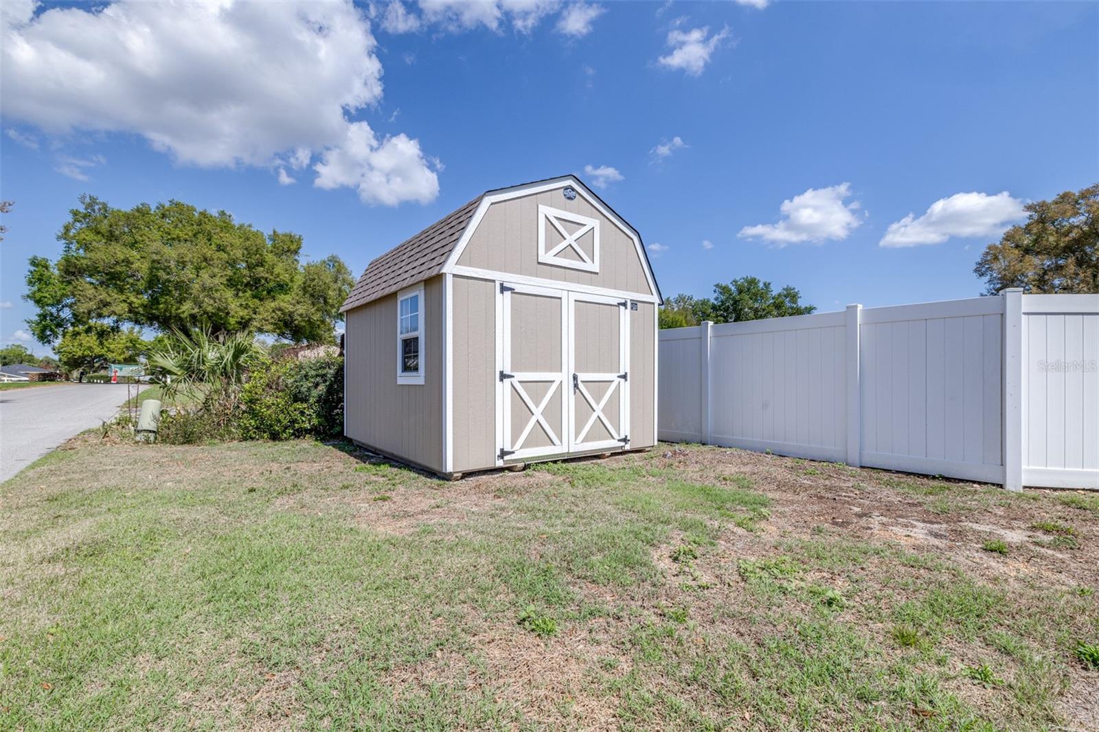 ELOISE WOODS LAKE MARIAM UNIT - Residential