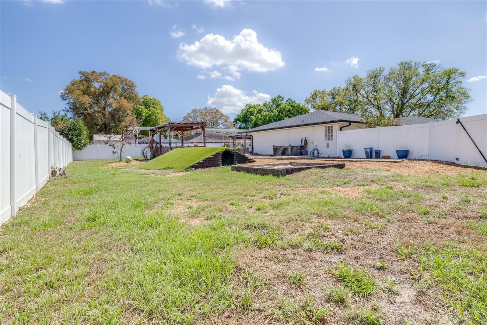 ELOISE WOODS LAKE MARIAM UNIT - Residential