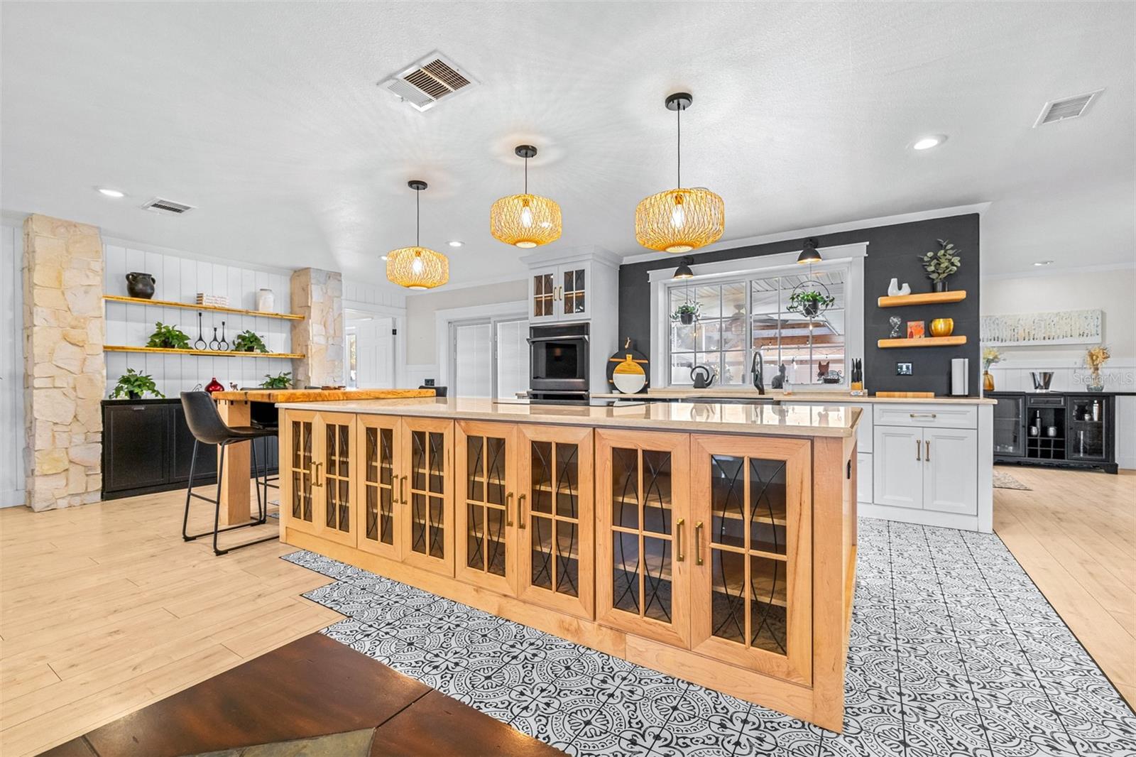 ELOISE WOODS LAKE MARIAM UNIT - Residential