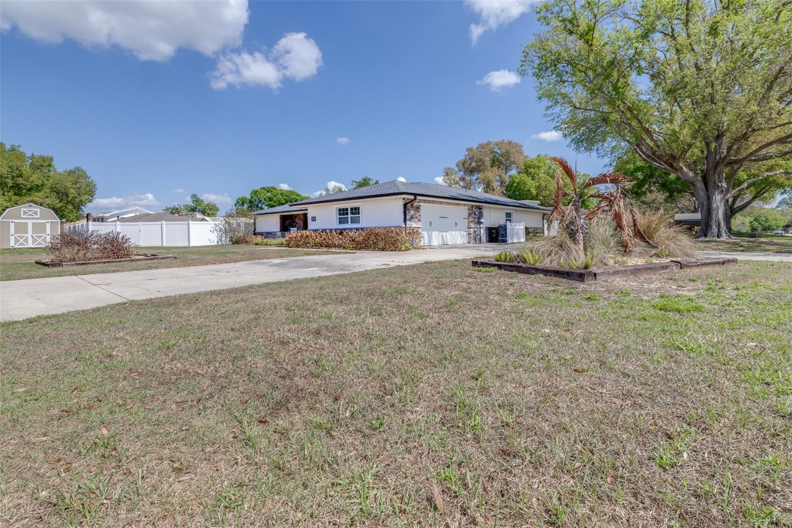 ELOISE WOODS LAKE MARIAM UNIT - Residential