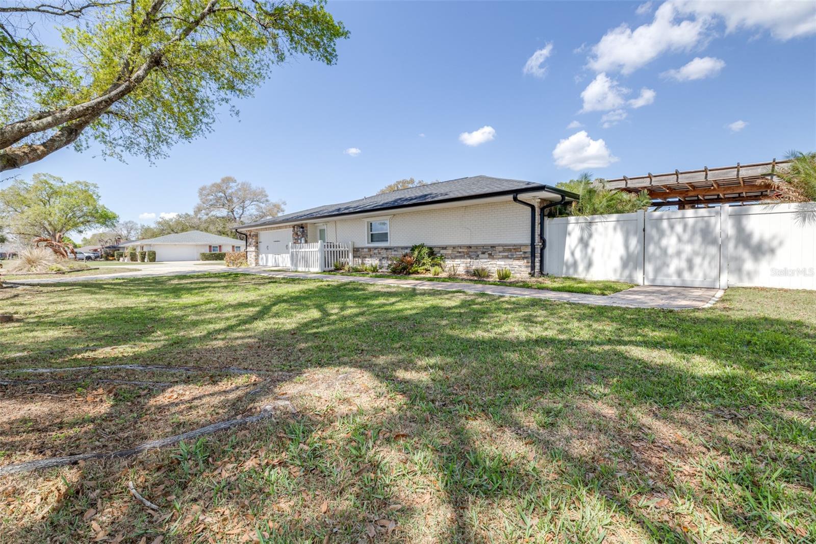 ELOISE WOODS LAKE MARIAM UNIT - Residential