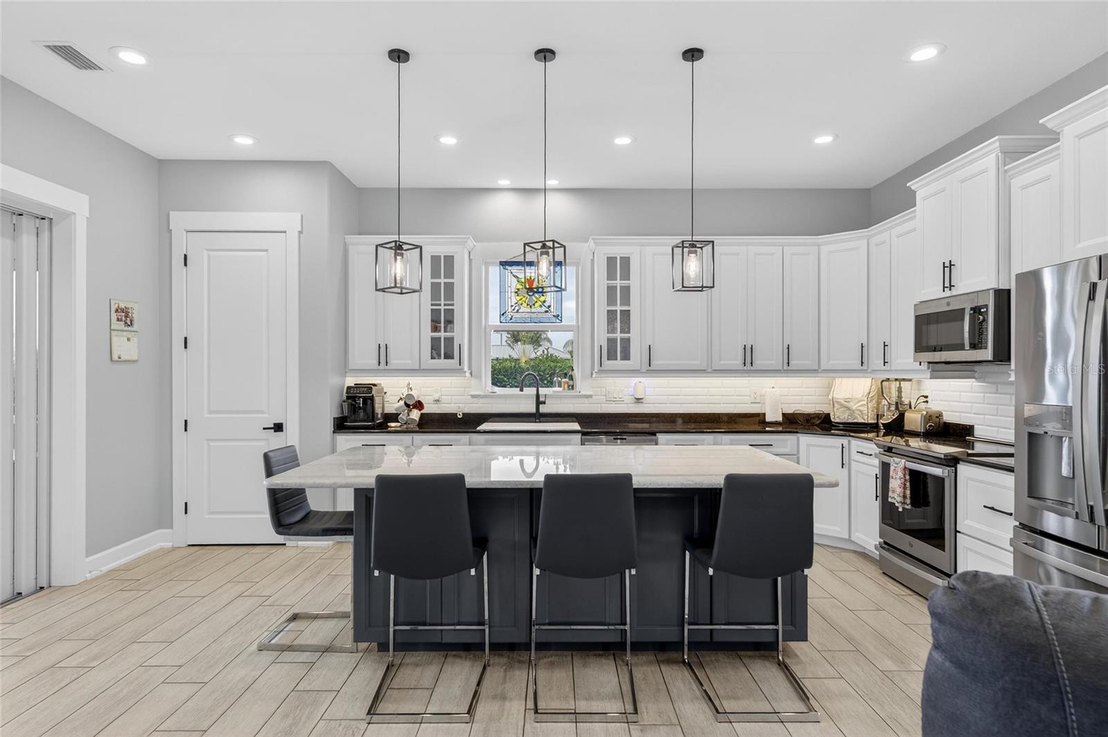 BAY LAKE RESIDENCE - Residential