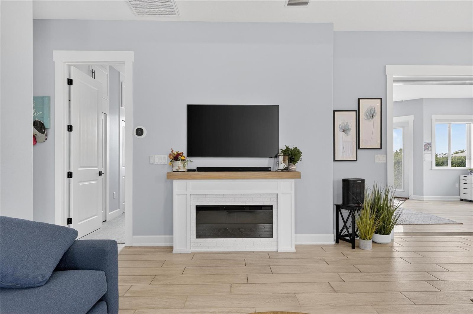 BAY LAKE RESIDENCE - Residential