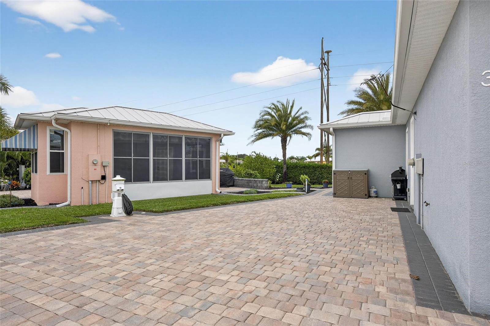 BAY LAKE RESIDENCE - Residential