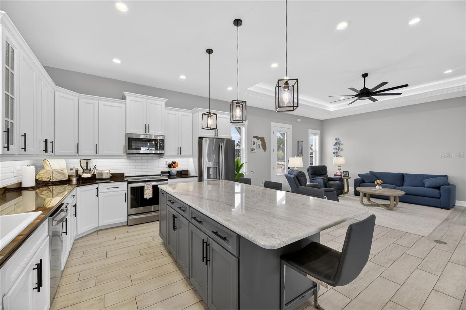 BAY LAKE RESIDENCE - Residential