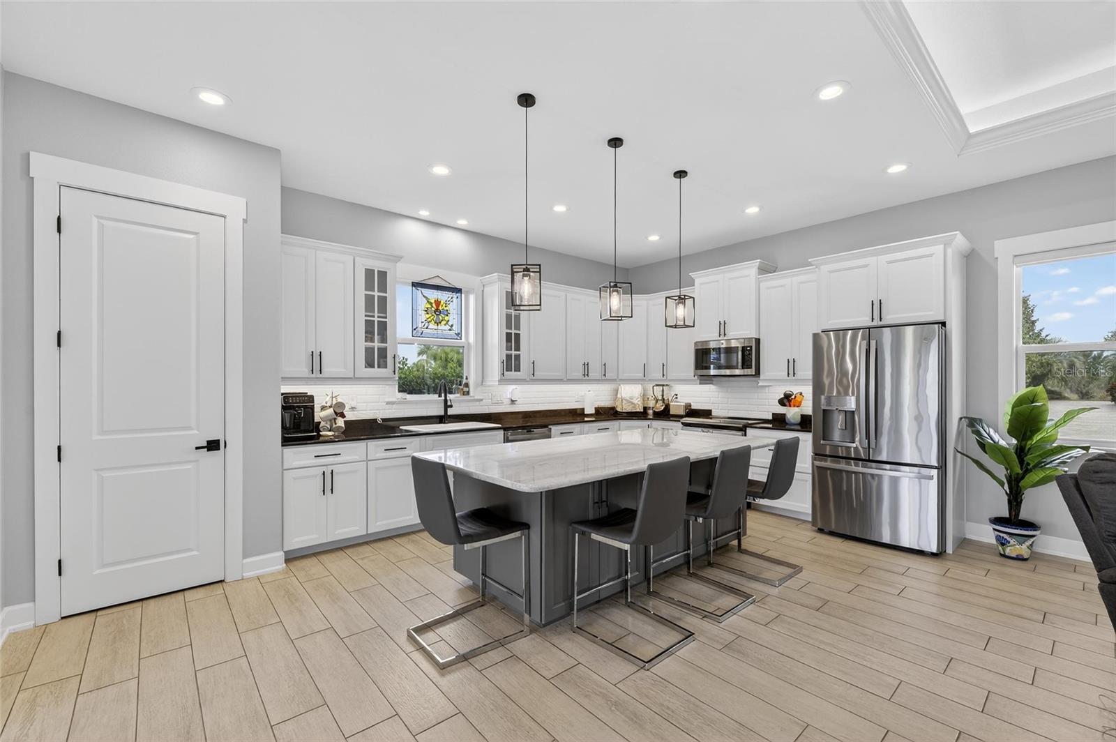 BAY LAKE RESIDENCE - Residential