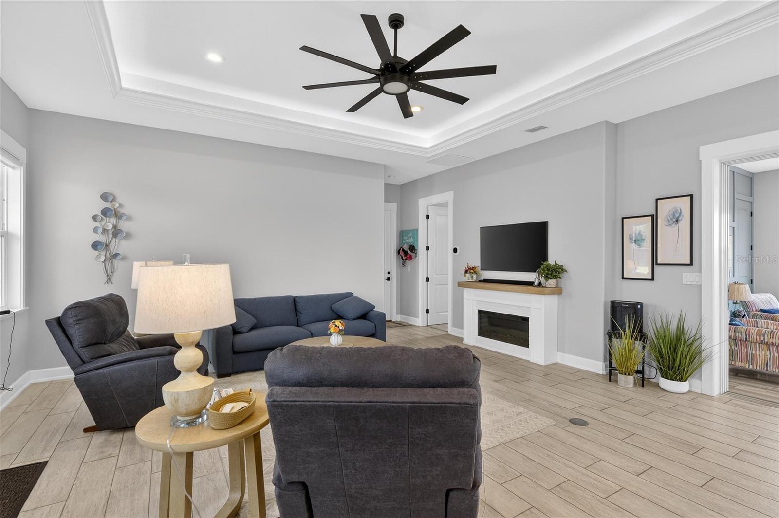 BAY LAKE RESIDENCE - Residential