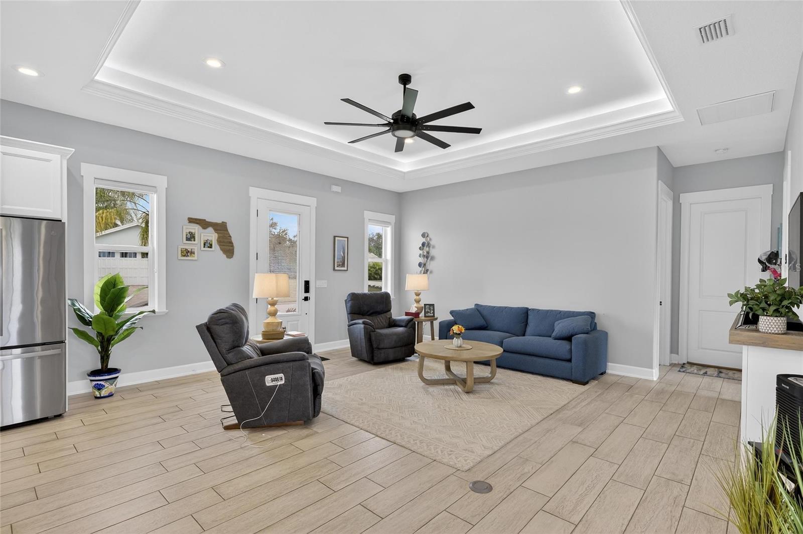 BAY LAKE RESIDENCE - Residential