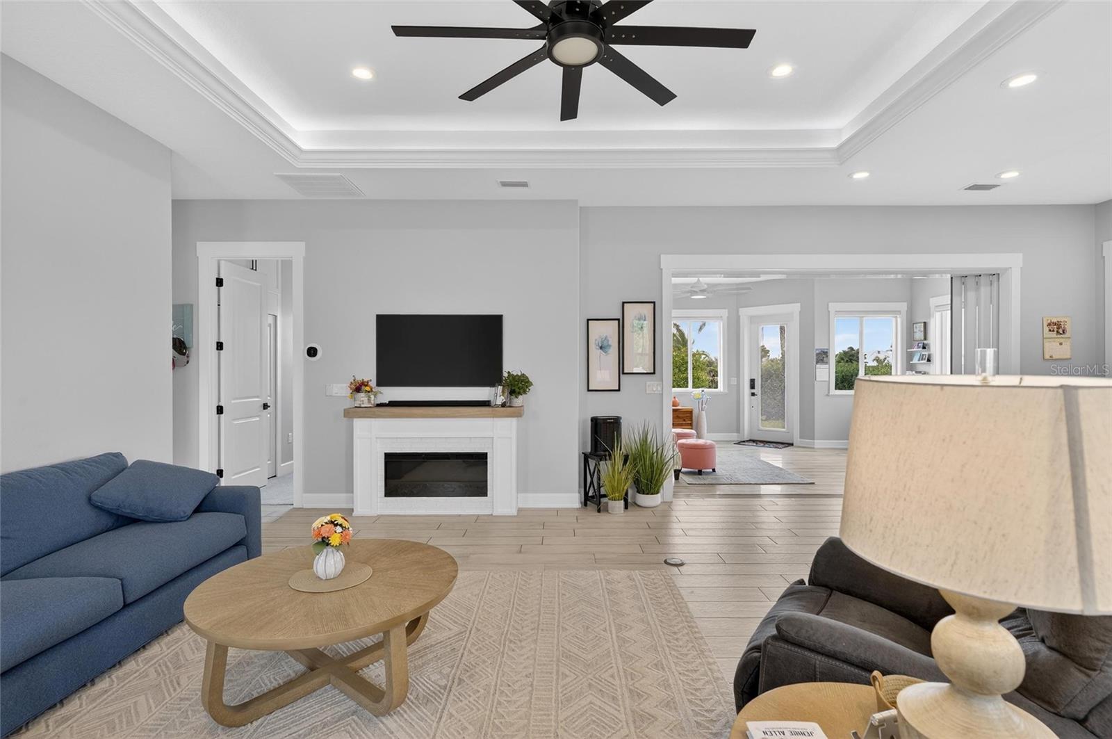 BAY LAKE RESIDENCE - Residential