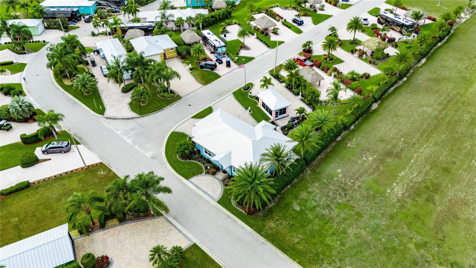 BAY LAKE RESIDENCE - Residential