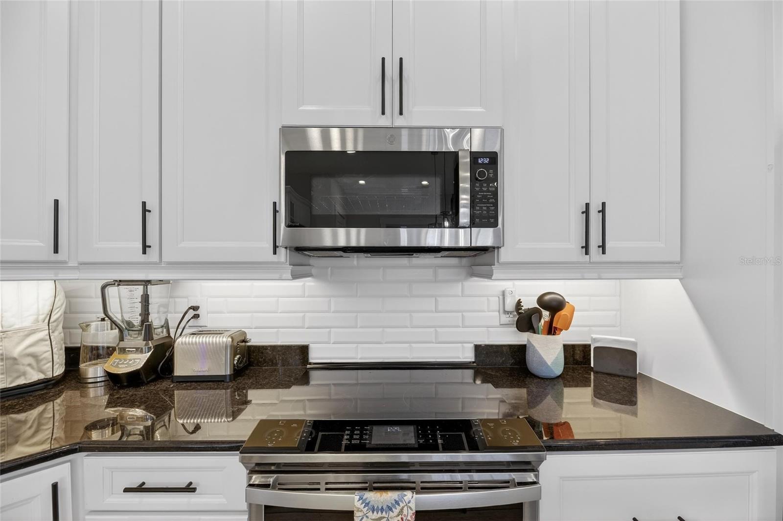 BAY LAKE RESIDENCE - Residential