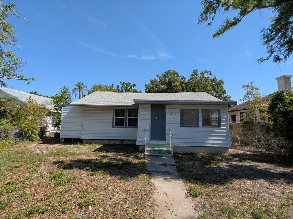 Photo of 1425 11th Avenue S, St Petersburg, FL 33705 (MLS # O6360623)