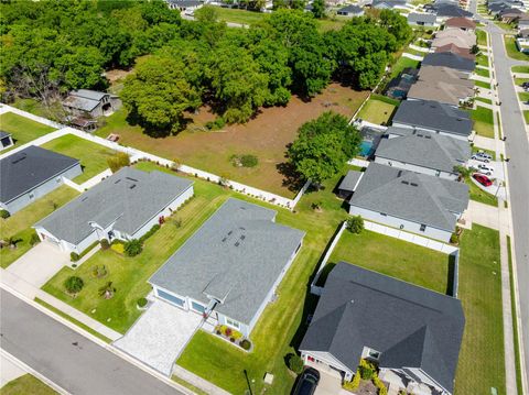 A home in LAKELAND