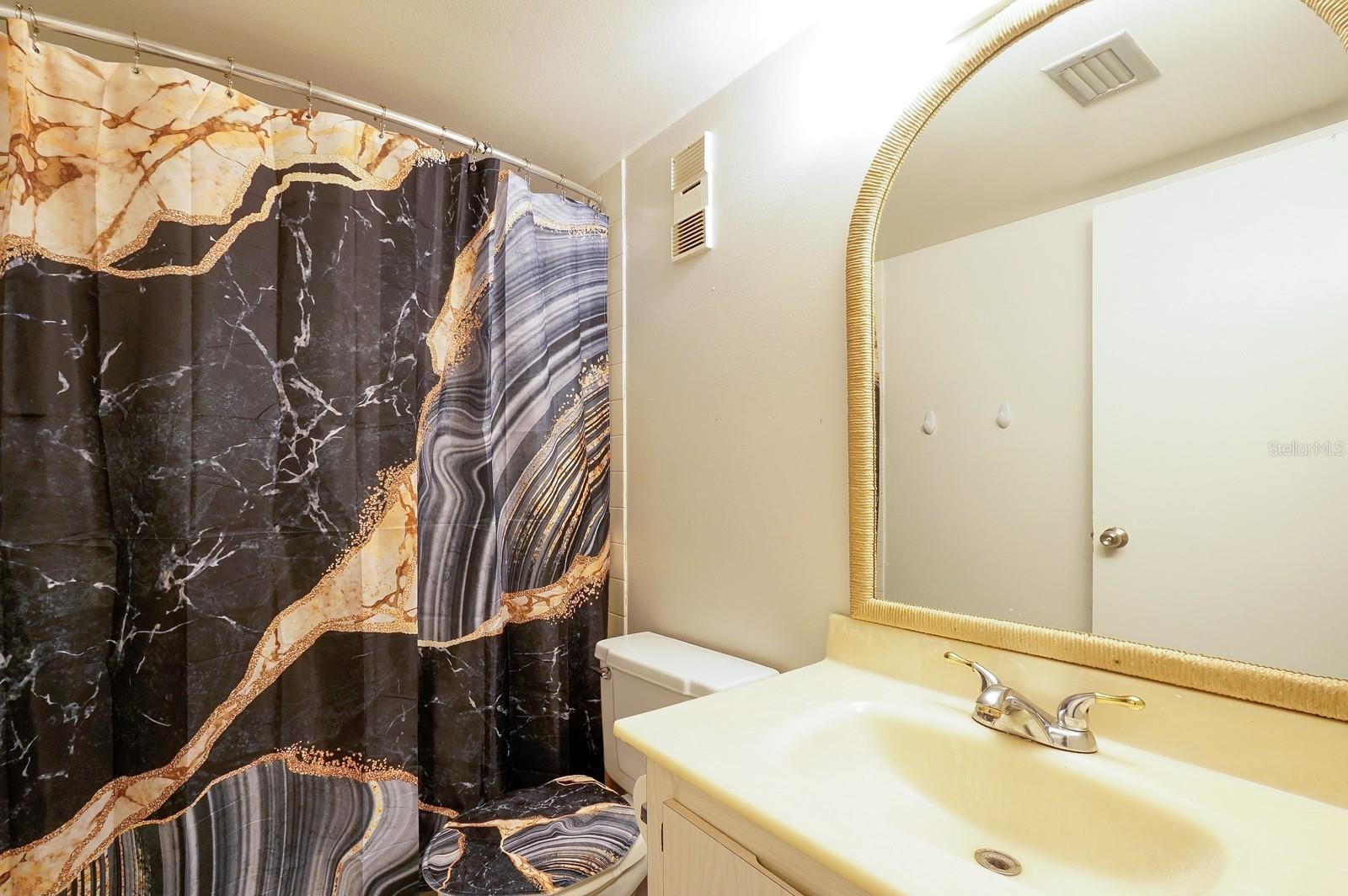 LAKESIDE CONDO APTS - Residential