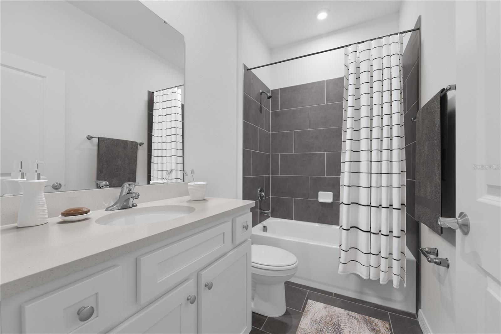 SILVER LAKE POINTE - Residential