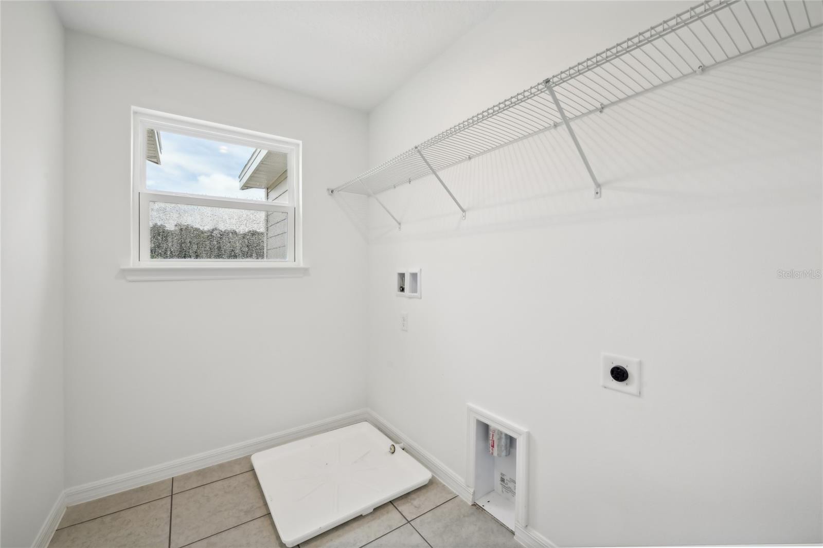 SILVER LAKE POINTE - Residential