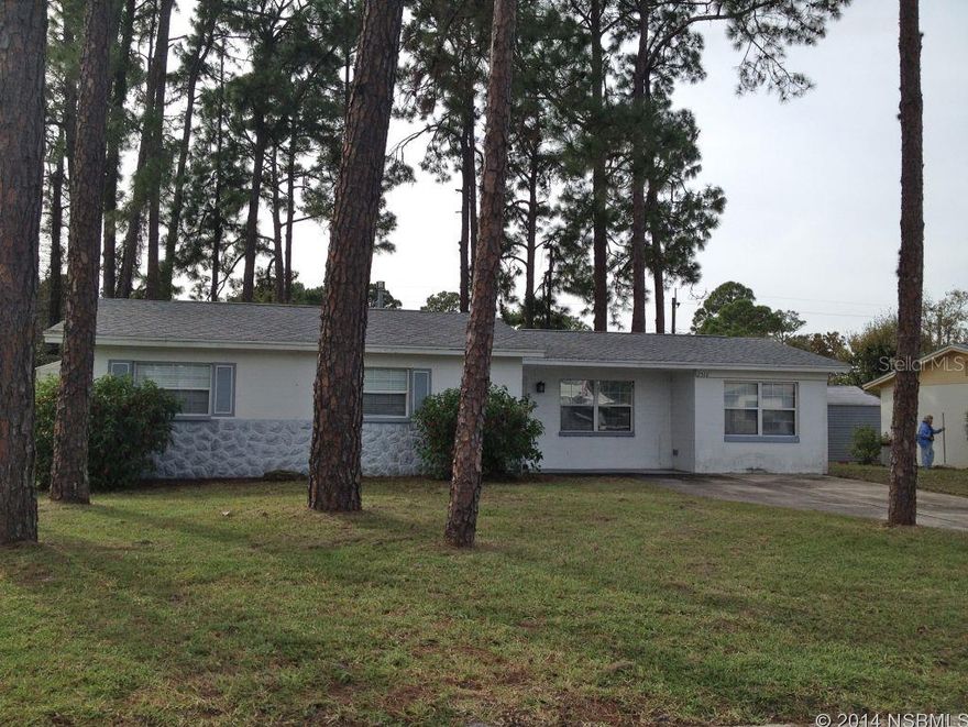 SOLID CONCRETE BLOCK HOME FEATURES NEW ROOF(2011), NEW HVAC/GAS HEATER(2013), NEW TANKLESS GAS HOT WATER SYSTEM(2013), NEW SHOWER & TUB SURROUND, NEWER CARPET IN ALL BEDROOMS, LIVING ROOM AND BONUS/MEDIA ROOM AND INSULATED WINDOWS THROUGHOUT. NEEDS SOME MINOR COSMETIC WORK TO COMPLETE THE RENOVATIONS AND THIS WILL BE A GREAT FAMILY HOME FOR THE PRICE! ;Water: City