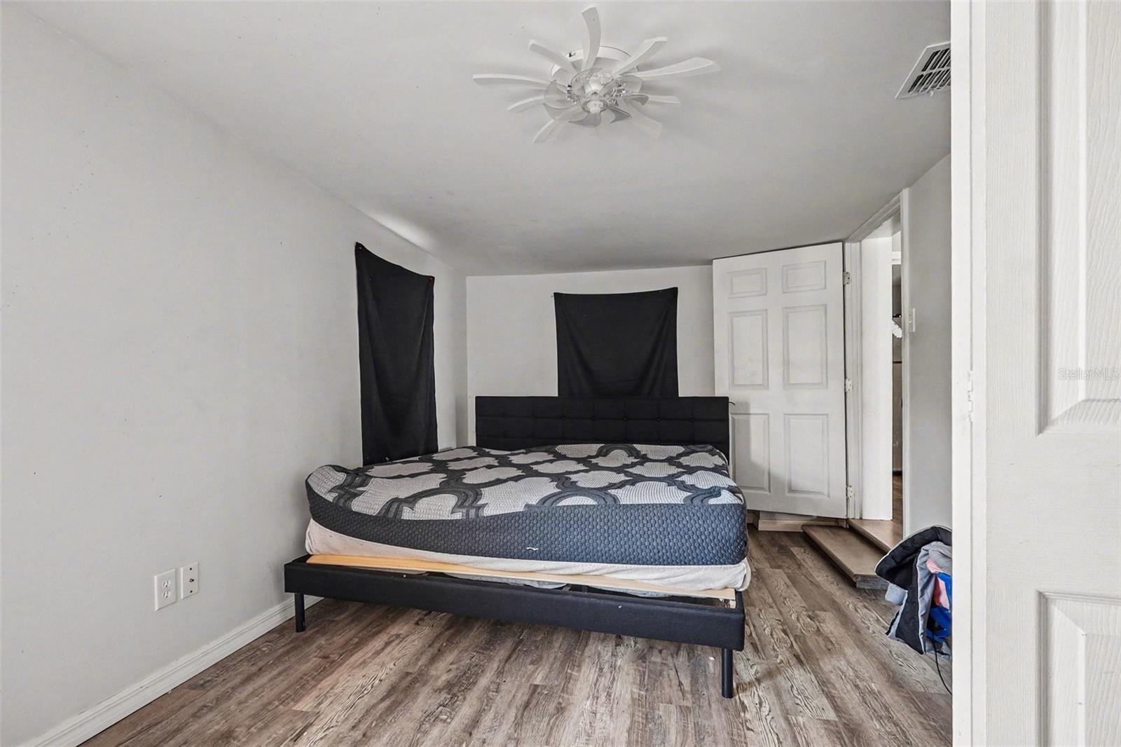 COUNTRY CLUB ESTATES RESUB PT - Residential