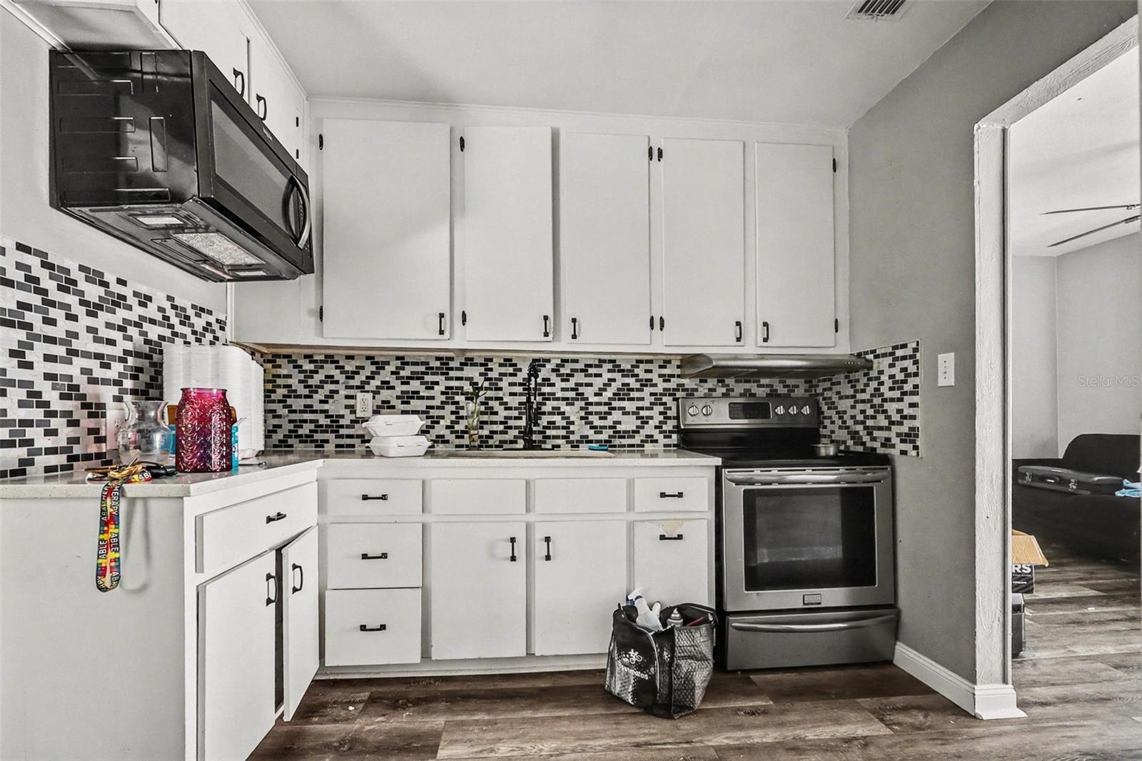 COUNTRY CLUB ESTATES RESUB PT - Residential