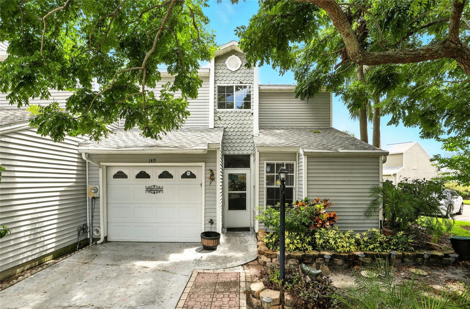 Welcome to your new home in the heart of Casselberry! This charming townhouse is located in a lovely community featuring a community pool and peaceful lake, offering the perfect blend of relaxation and convenience. With its inviting layout and comfortable living spaces, this home is an excellent choice for first-time homeowners or savvy investors looking for a strong rental property.
The community’s well-kept grounds, serene lake views, and recreational amenities make it easy to unwind right outside your door. Conveniently located near shopping, dining, parks, and major highways, you’ll have everything you need just minutes away.
Vacant and easy to show! Schedule your showing today!