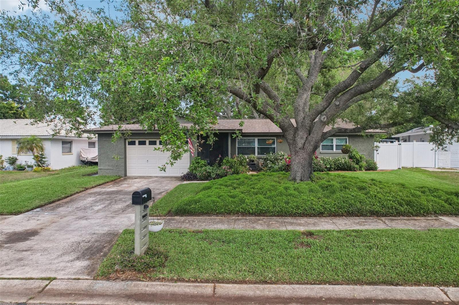 IMPERIAL GROVES - Residential