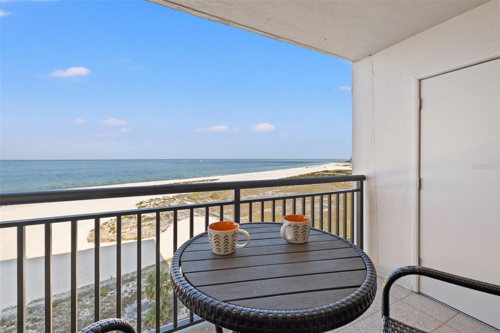 HARBOUR LIGHT TOWERS CONDO - Residential