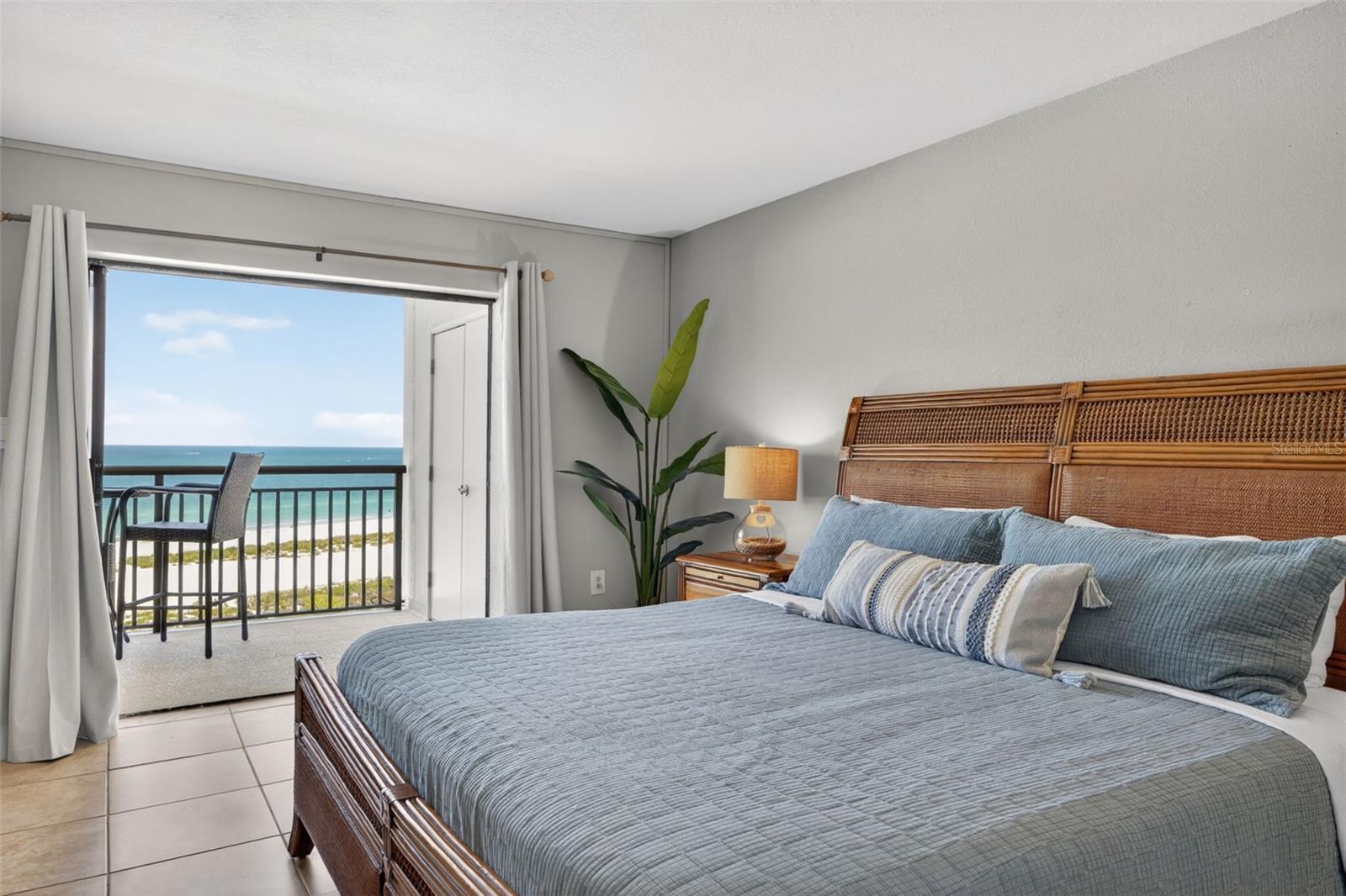 HARBOUR LIGHT TOWERS CONDO - Residential