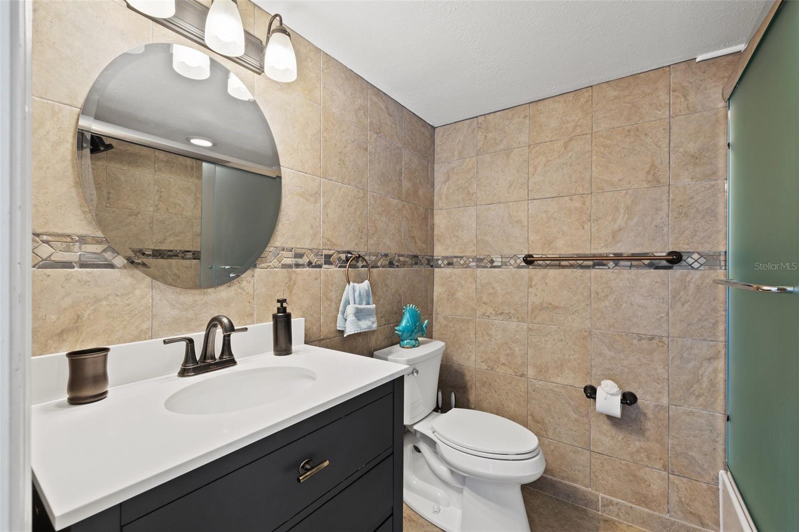 HARBOUR LIGHT TOWERS CONDO - Residential