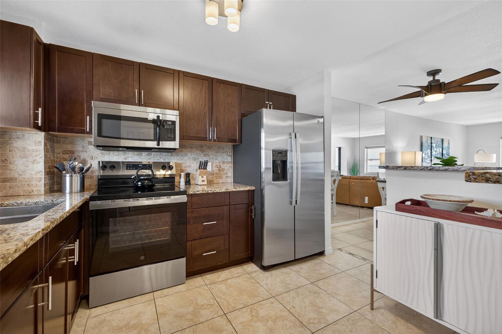 HARBOUR LIGHT TOWERS CONDO - Residential