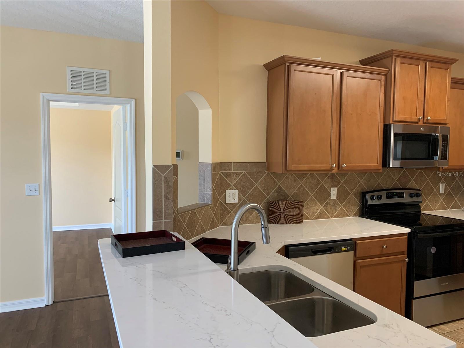 TUCKER OAKS - Residential Lease