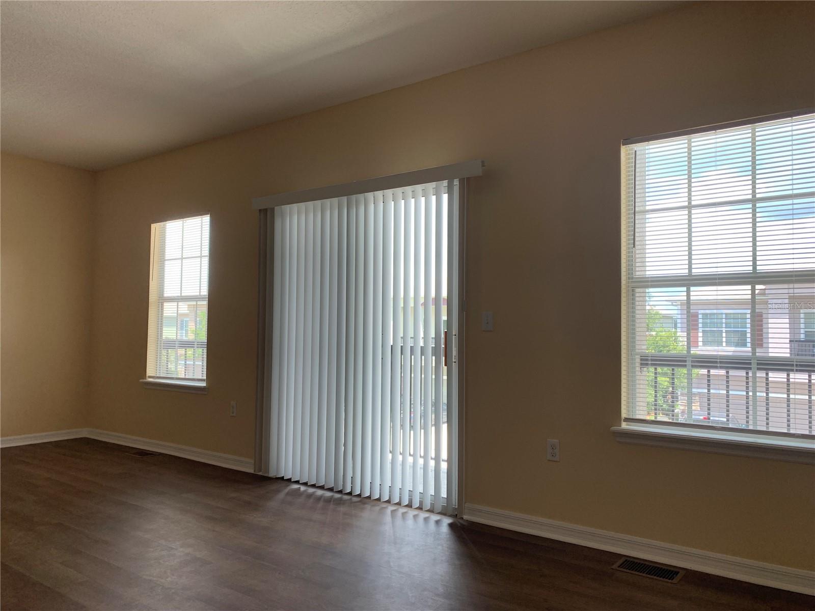 TUCKER OAKS - Residential Lease