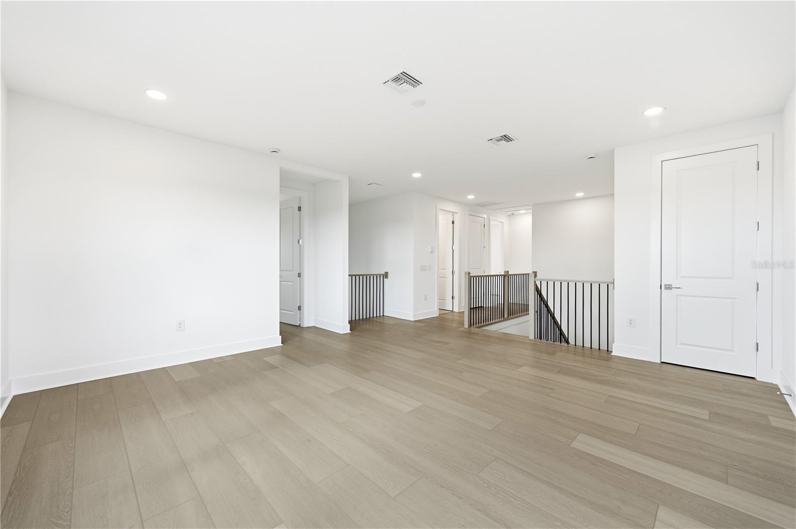 OAKBEND AT WELLEN PARK - Residential