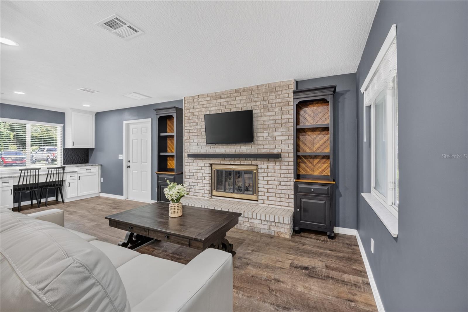 2277 N BAYOU POINT