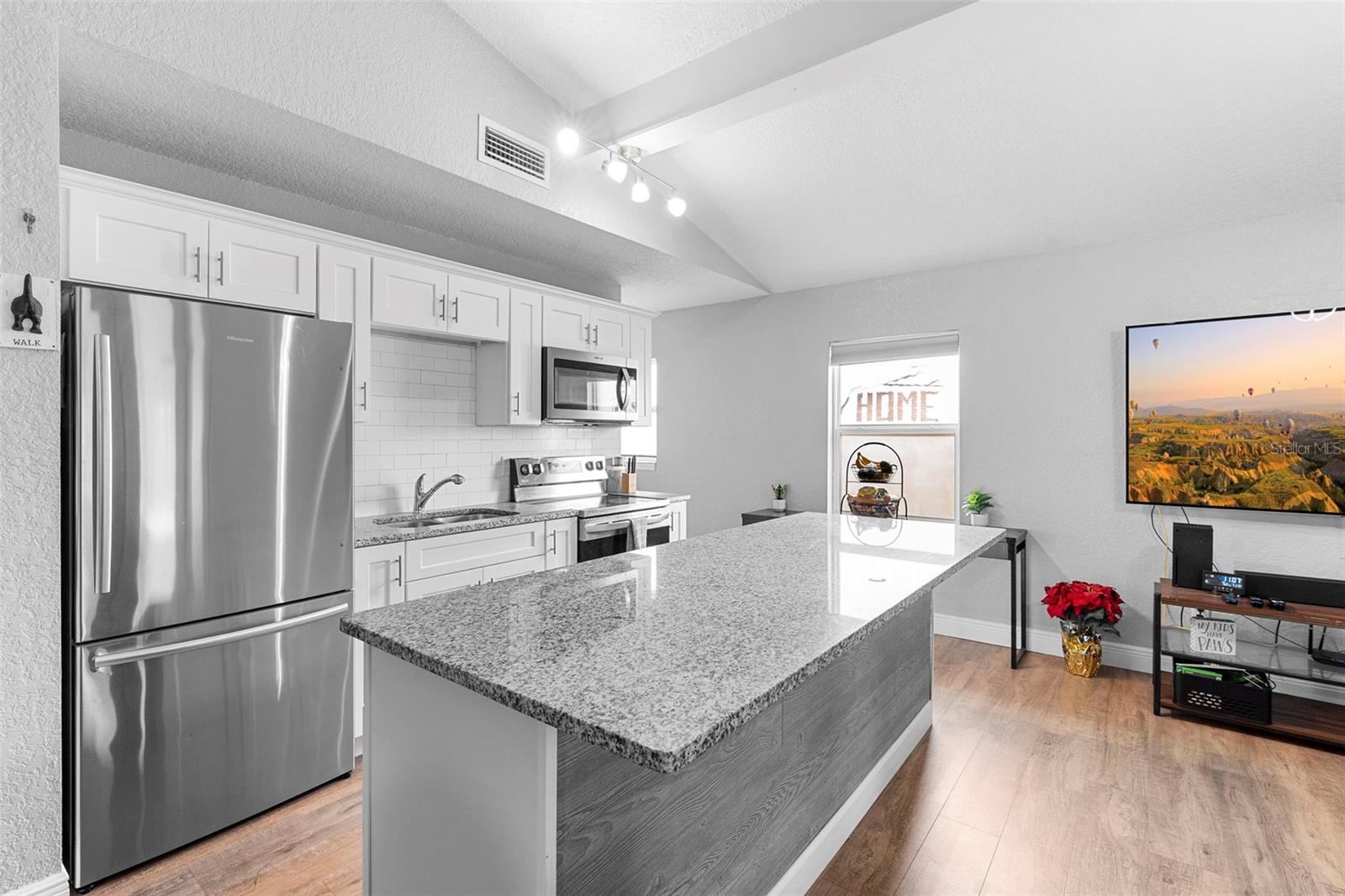 Casas a venda 2 - Jen Dantas 610 NARDELLO DRIVE