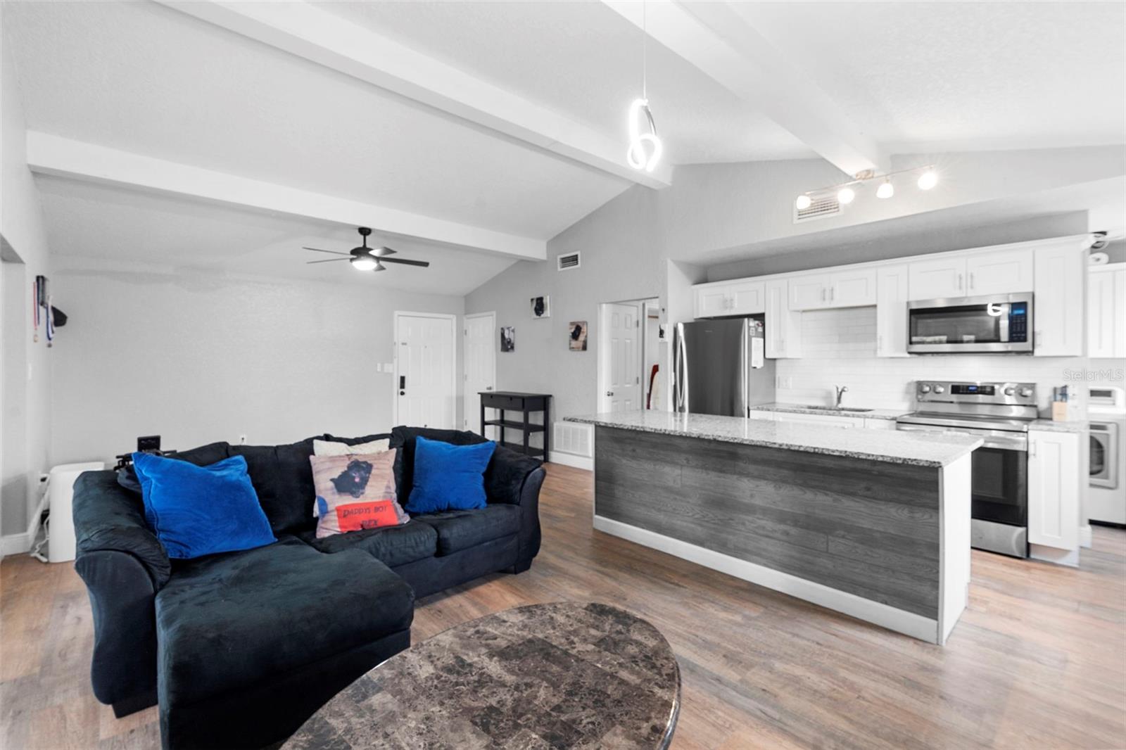 Casas a venda 3 - Jen Dantas 610 NARDELLO DRIVE