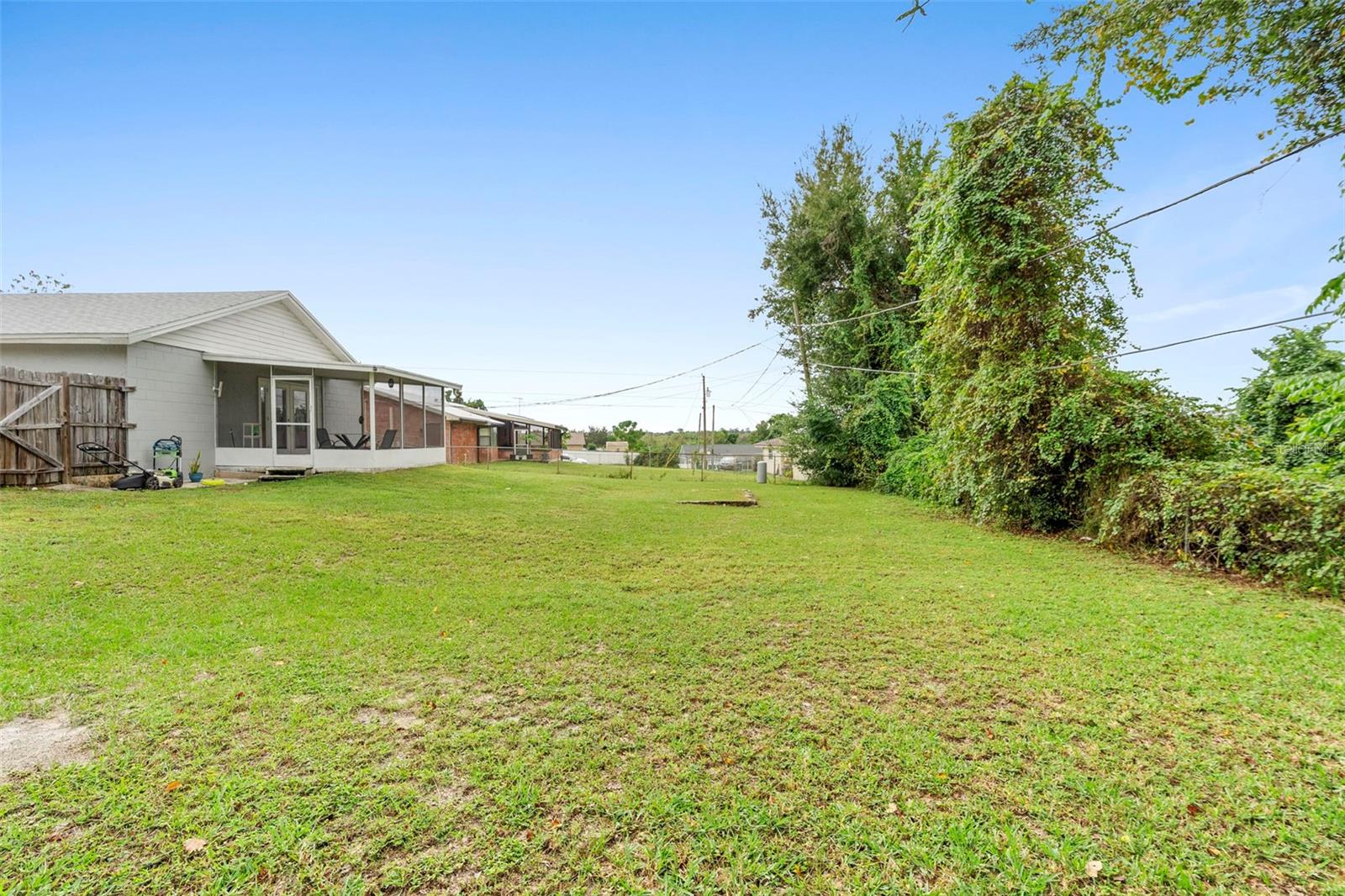 Casas a venda 1 - Jen Dantas 610 NARDELLO DRIVE