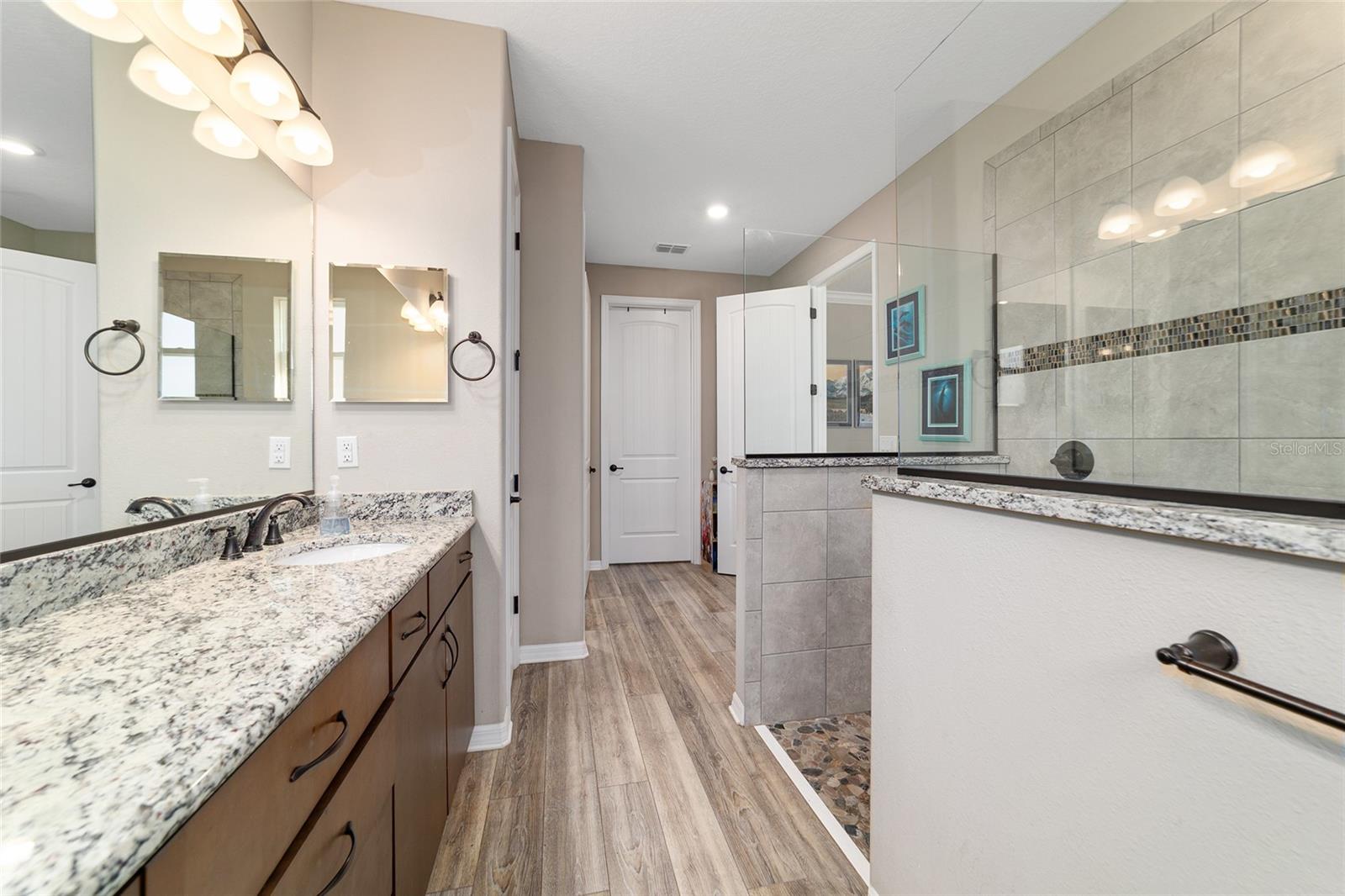 ON TOP OF THE WORLD - Residential