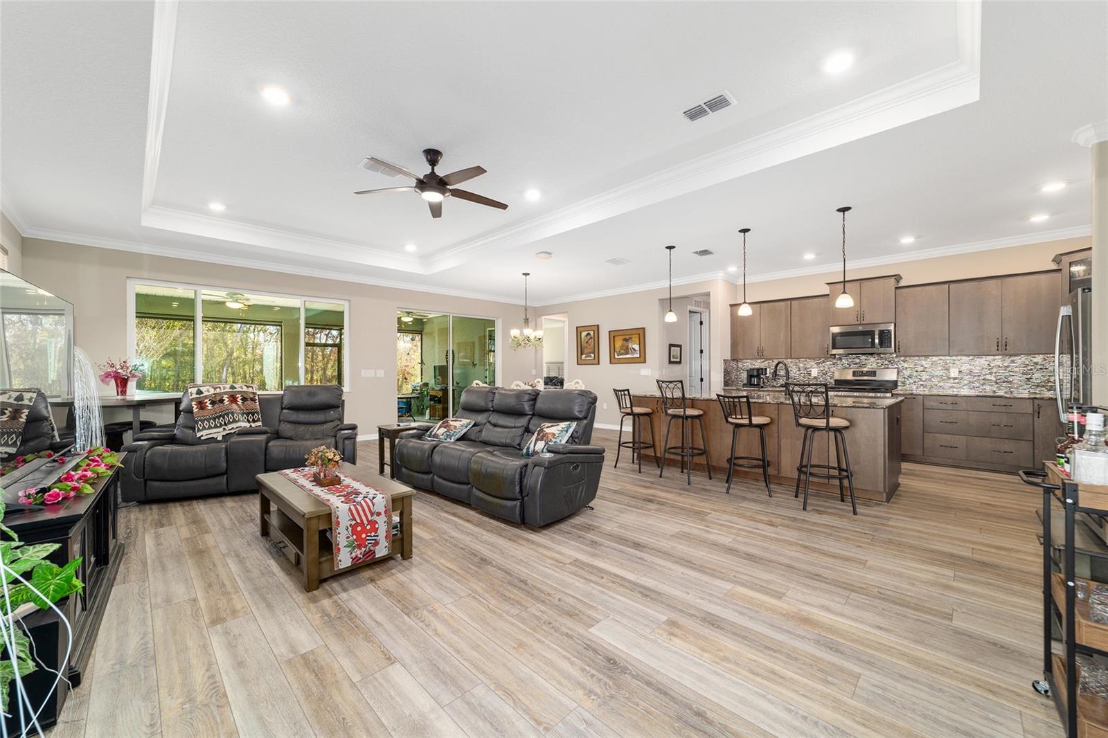 ON TOP OF THE WORLD - Residential