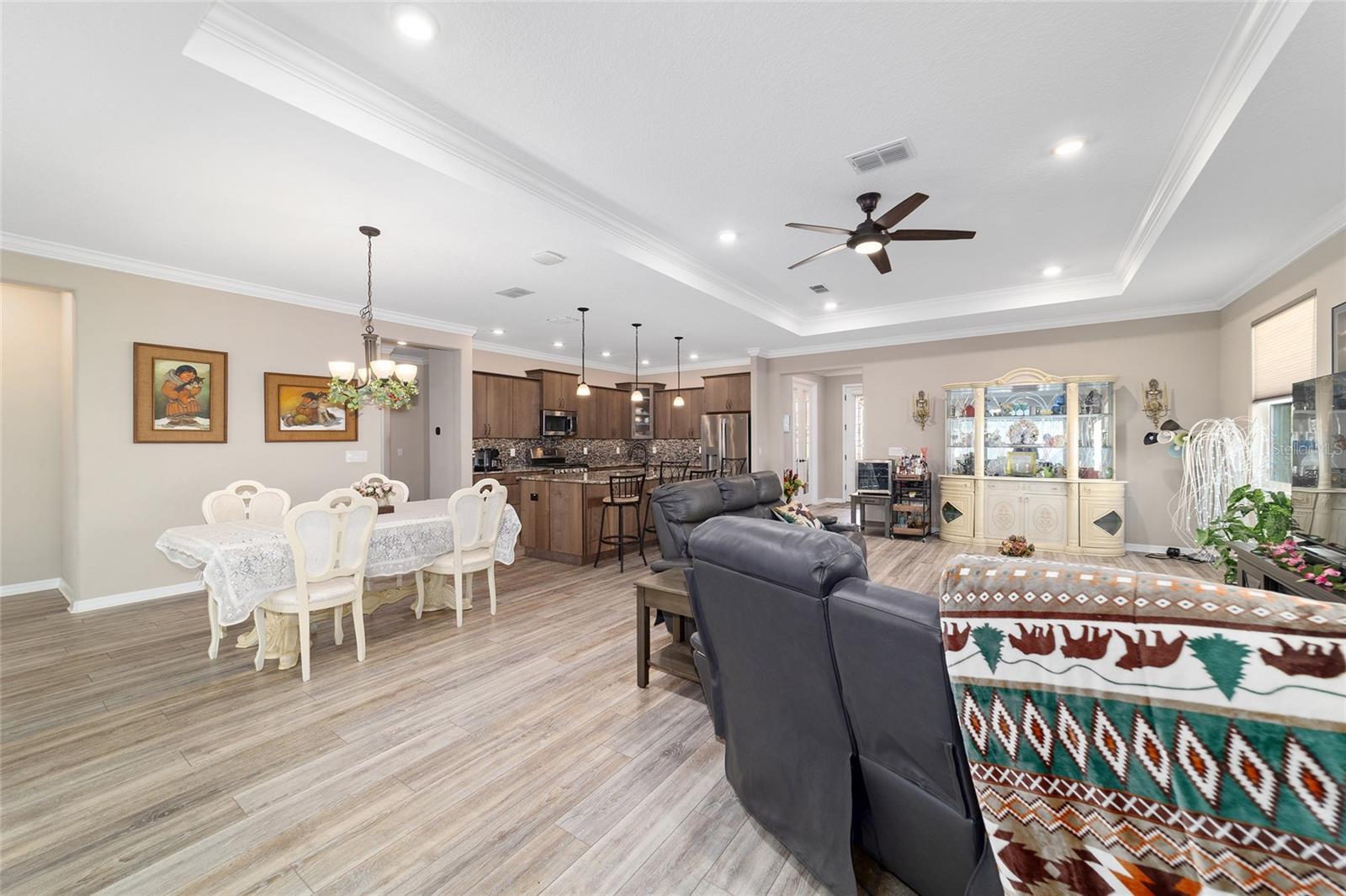 ON TOP OF THE WORLD - Residential