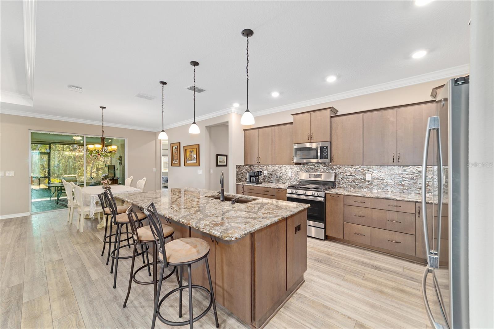 ON TOP OF THE WORLD - Residential