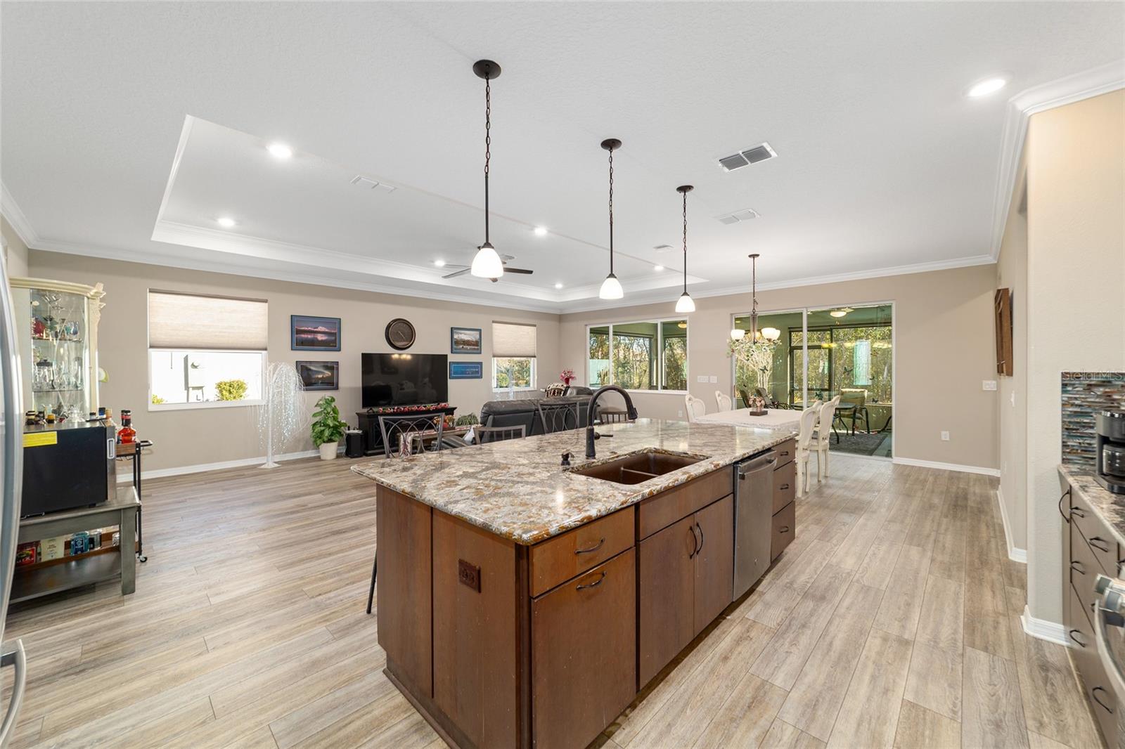 ON TOP OF THE WORLD - Residential