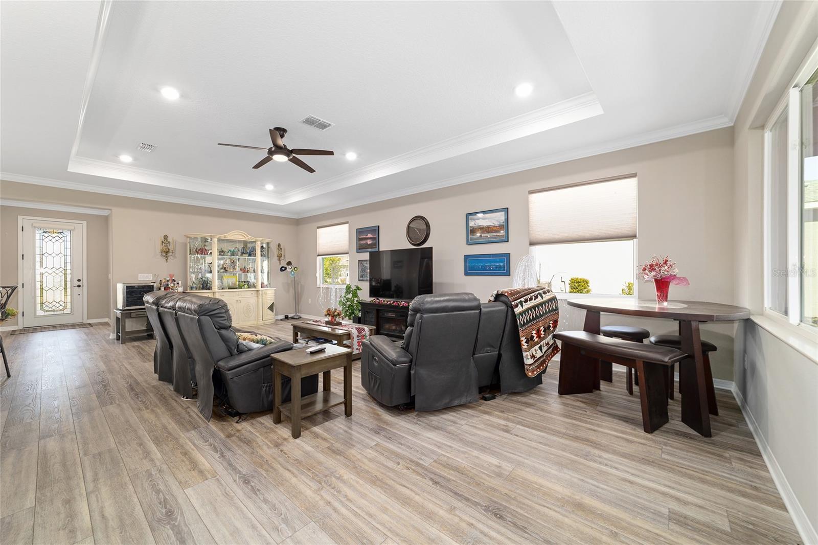 ON TOP OF THE WORLD - Residential