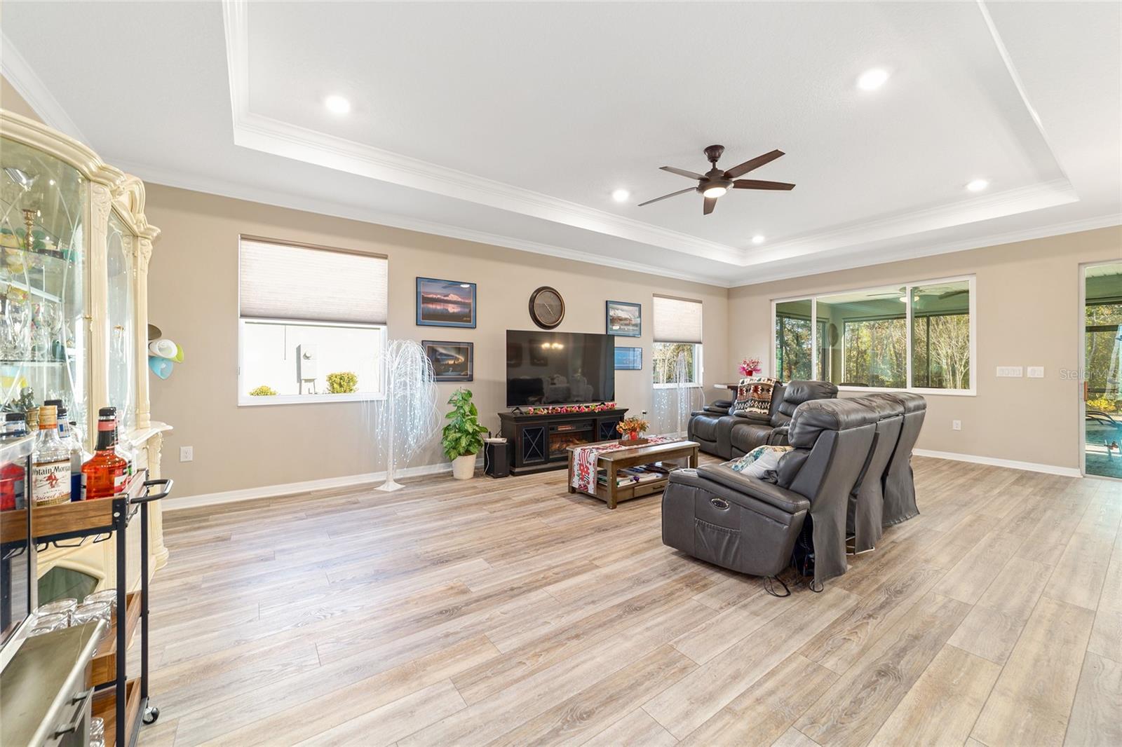 ON TOP OF THE WORLD - Residential