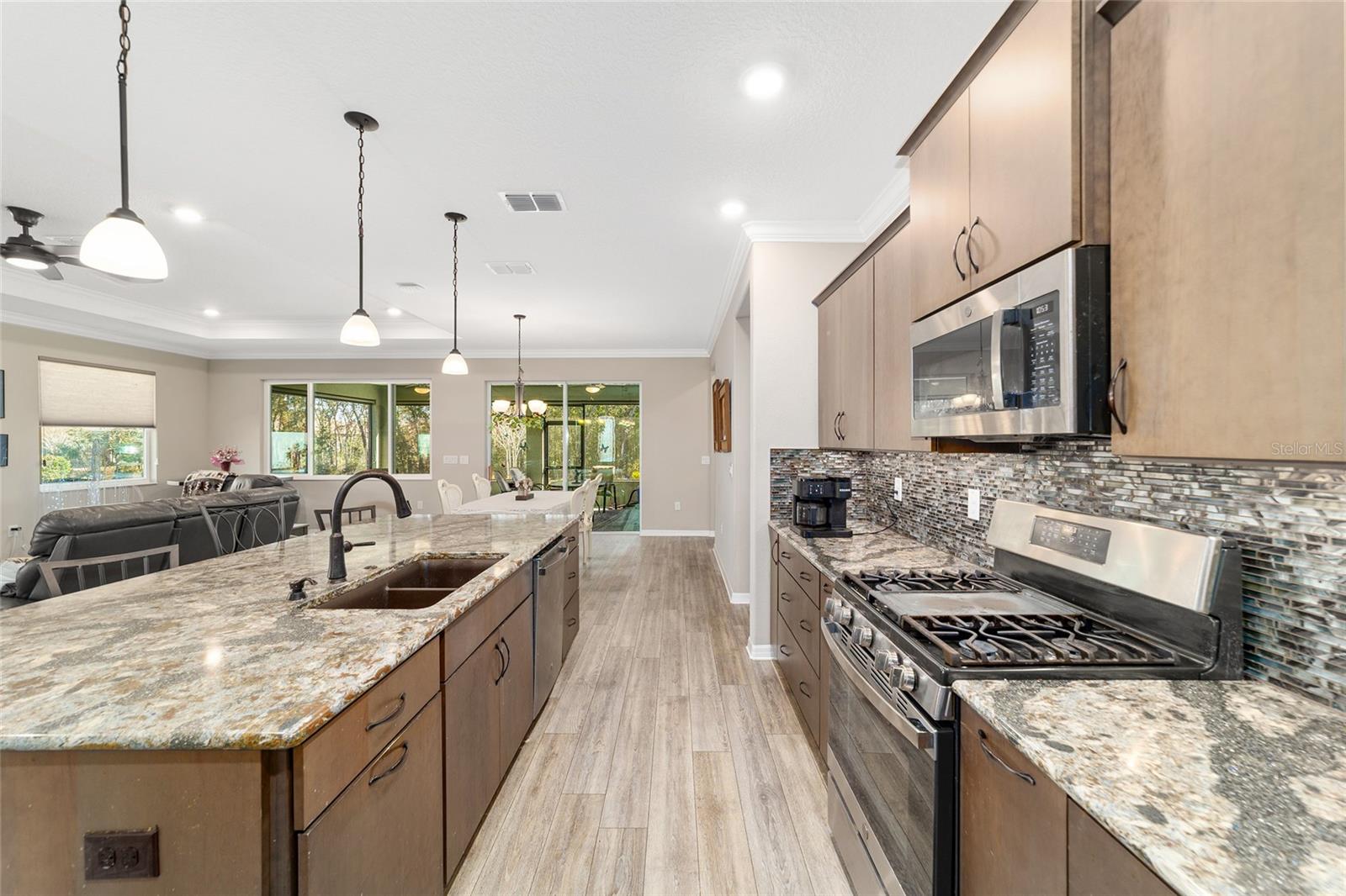 ON TOP OF THE WORLD - Residential